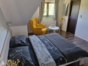 Отель 4 Seasons Guest House  Раковица